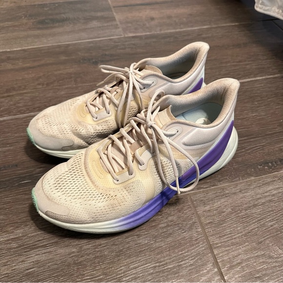 LULULEMON SNEAKERS - Picture 1 of 4